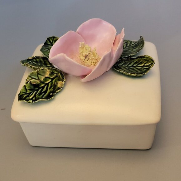 Decorative Ceramic Trinket Box With Floral Design & Lid - Picture 5 of 9
